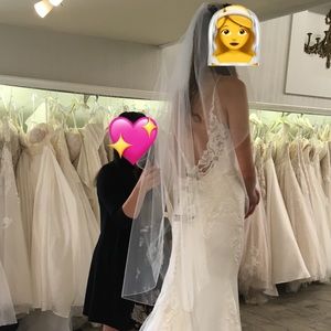 Knee length rolled edge ivory veil NWT